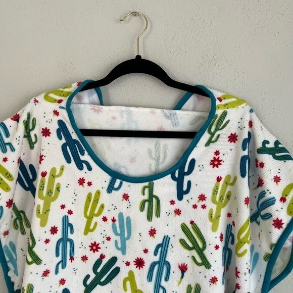 SAFDIE White Green Cacti Hooded Beach Towel - Picture 5 of 7